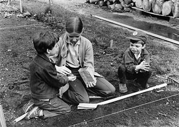 5th grader demonstrates seed planting to kindergarteners at Benjamin Franklin school, May 1978 